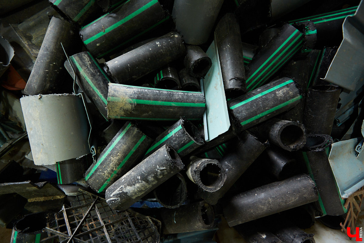 Как получается красивая мозаика из дробленого твердого пластика, зачем могут понадобиться 400-килограммовые кипы картона и что такое агломерат: «Ключ-Медиа» побывал на владимирской площадке, где мусор обретает вторую жизнь.