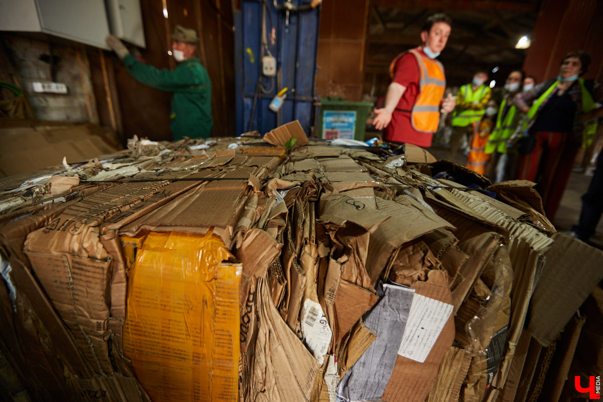 Как получается красивая мозаика из дробленого твердого пластика, зачем могут понадобиться 400-килограммовые кипы картона и что такое агломерат: «Ключ-Медиа» побывал на владимирской площадке, где мусор обретает вторую жизнь.