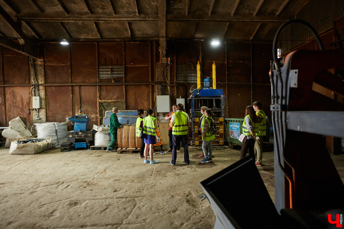 Как получается красивая мозаика из дробленого твердого пластика, зачем могут понадобиться 400-килограммовые кипы картона и что такое агломерат: «Ключ-Медиа» побывал на владимирской площадке, где мусор обретает вторую жизнь.