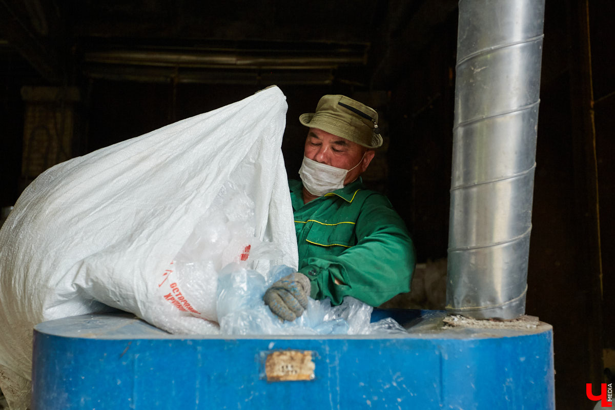 Как получается красивая мозаика из дробленого твердого пластика, зачем могут понадобиться 400-килограммовые кипы картона и что такое агломерат: «Ключ-Медиа» побывал на владимирской площадке, где мусор обретает вторую жизнь.