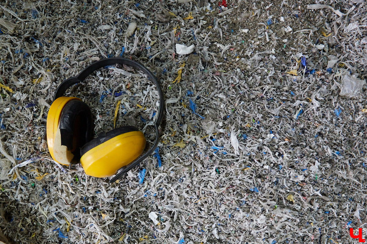 Как получается красивая мозаика из дробленого твердого пластика, зачем могут понадобиться 400-килограммовые кипы картона и что такое агломерат: «Ключ-Медиа» побывал на владимирской площадке, где мусор обретает вторую жизнь.