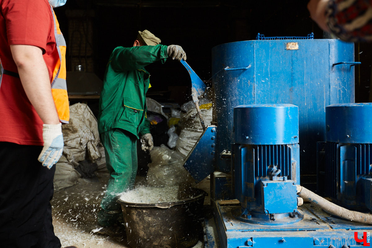 Как получается красивая мозаика из дробленого твердого пластика, зачем могут понадобиться 400-килограммовые кипы картона и что такое агломерат: «Ключ-Медиа» побывал на владимирской площадке, где мусор обретает вторую жизнь.