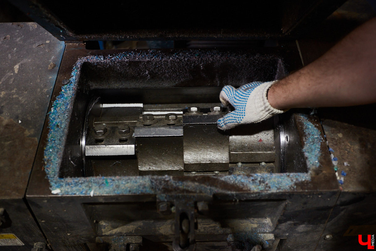 Как получается красивая мозаика из дробленого твердого пластика, зачем могут понадобиться 400-килограммовые кипы картона и что такое агломерат: «Ключ-Медиа» побывал на владимирской площадке, где мусор обретает вторую жизнь.