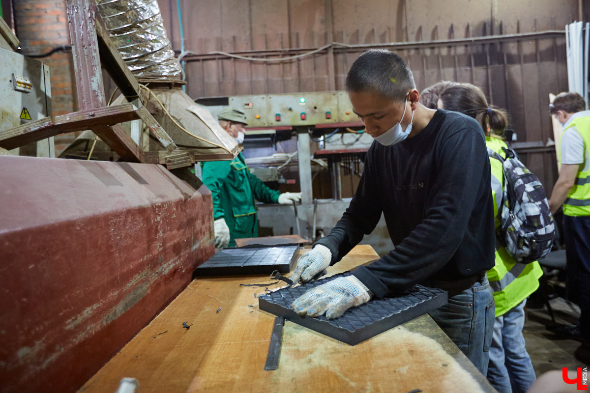 Как получается красивая мозаика из дробленого твердого пластика, зачем могут понадобиться 400-килограммовые кипы картона и что такое агломерат: «Ключ-Медиа» побывал на владимирской площадке, где мусор обретает вторую жизнь.