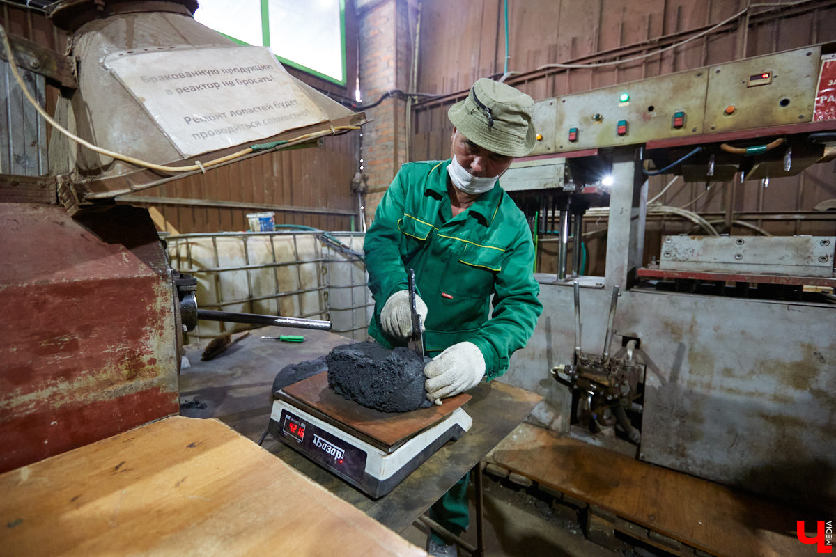 Как получается красивая мозаика из дробленого твердого пластика, зачем могут понадобиться 400-килограммовые кипы картона и что такое агломерат: «Ключ-Медиа» побывал на владимирской площадке, где мусор обретает вторую жизнь.