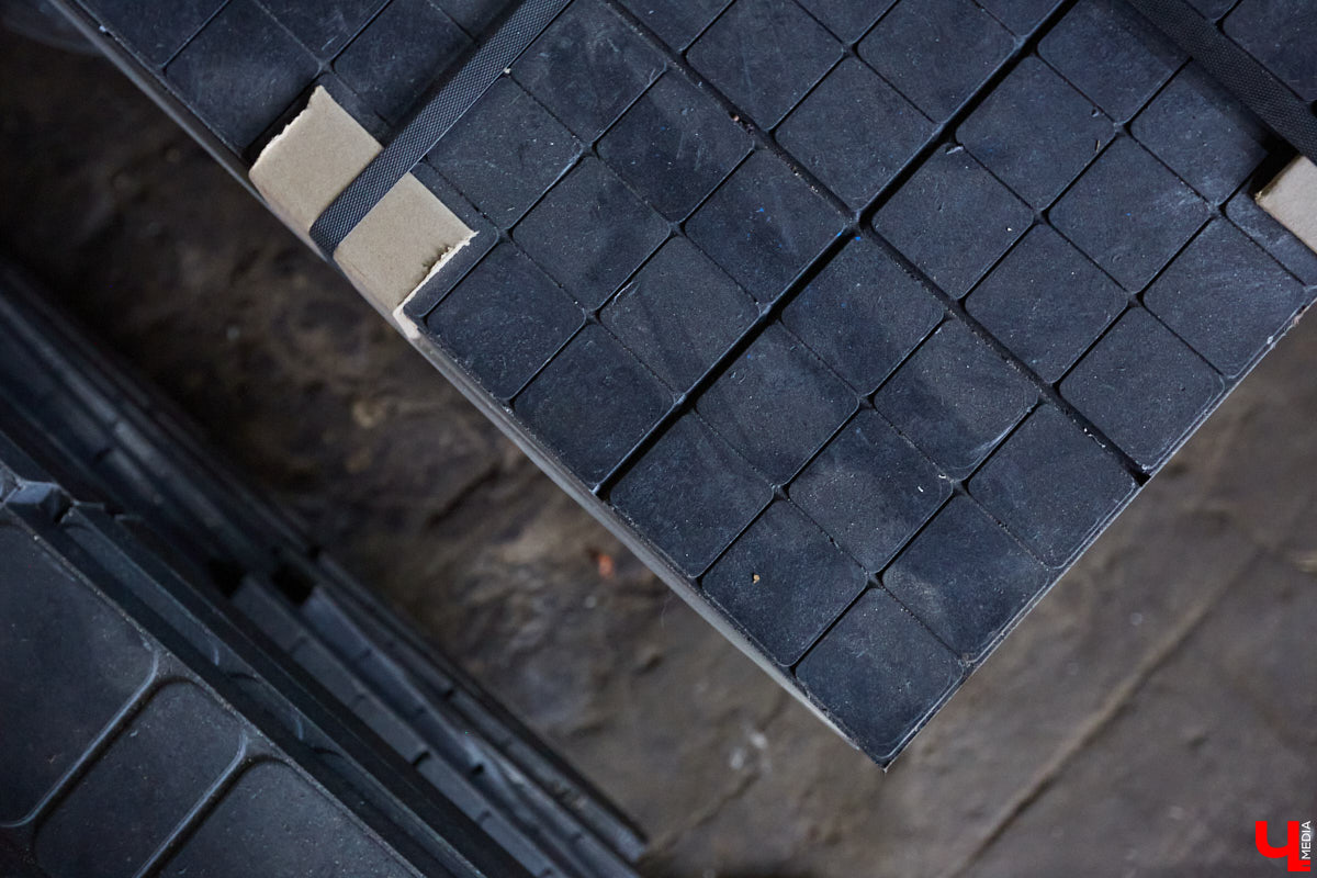 Как получается красивая мозаика из дробленого твердого пластика, зачем могут понадобиться 400-килограммовые кипы картона и что такое агломерат: «Ключ-Медиа» побывал на владимирской площадке, где мусор обретает вторую жизнь.