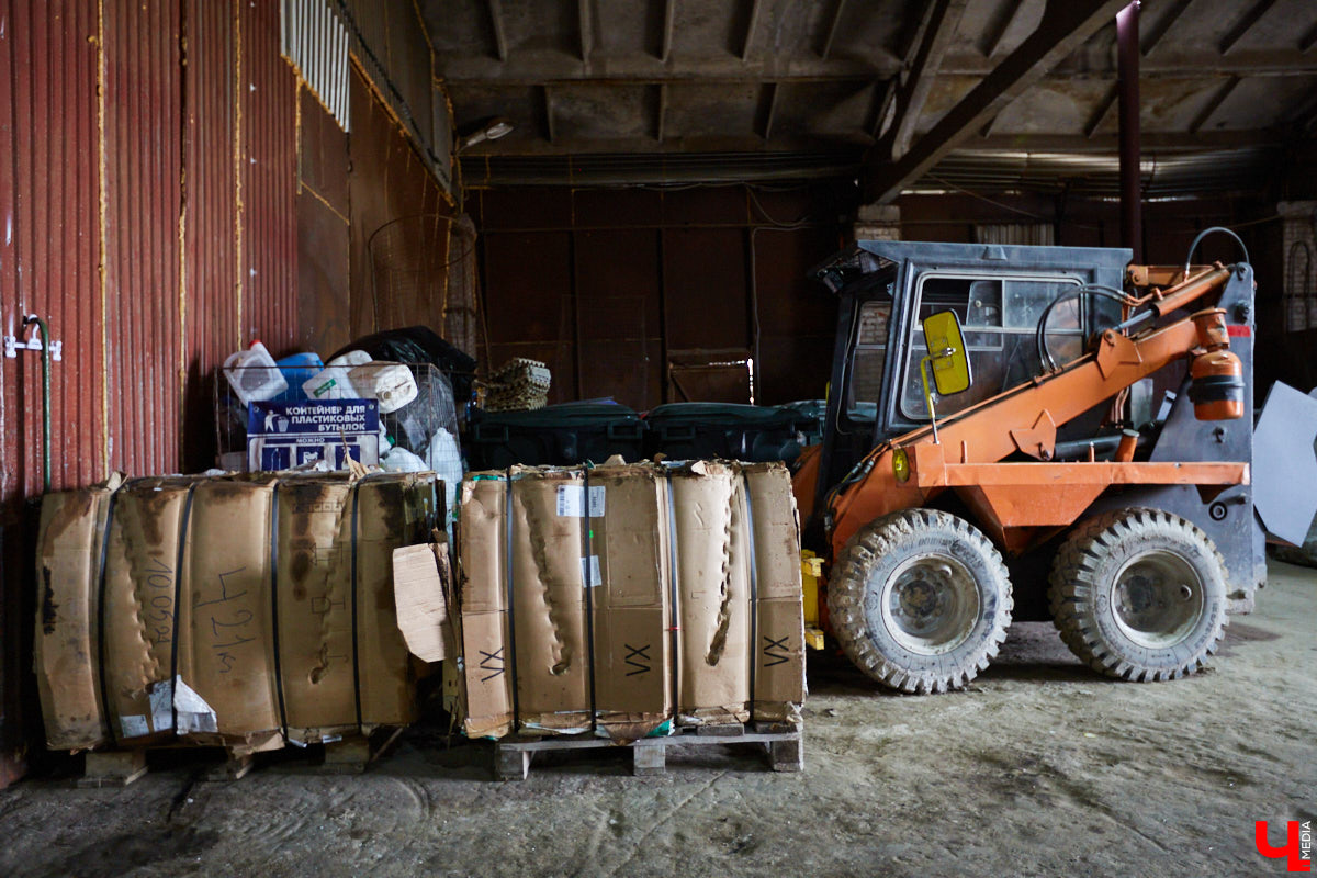 Как получается красивая мозаика из дробленого твердого пластика, зачем могут понадобиться 400-килограммовые кипы картона и что такое агломерат: «Ключ-Медиа» побывал на владимирской площадке, где мусор обретает вторую жизнь.