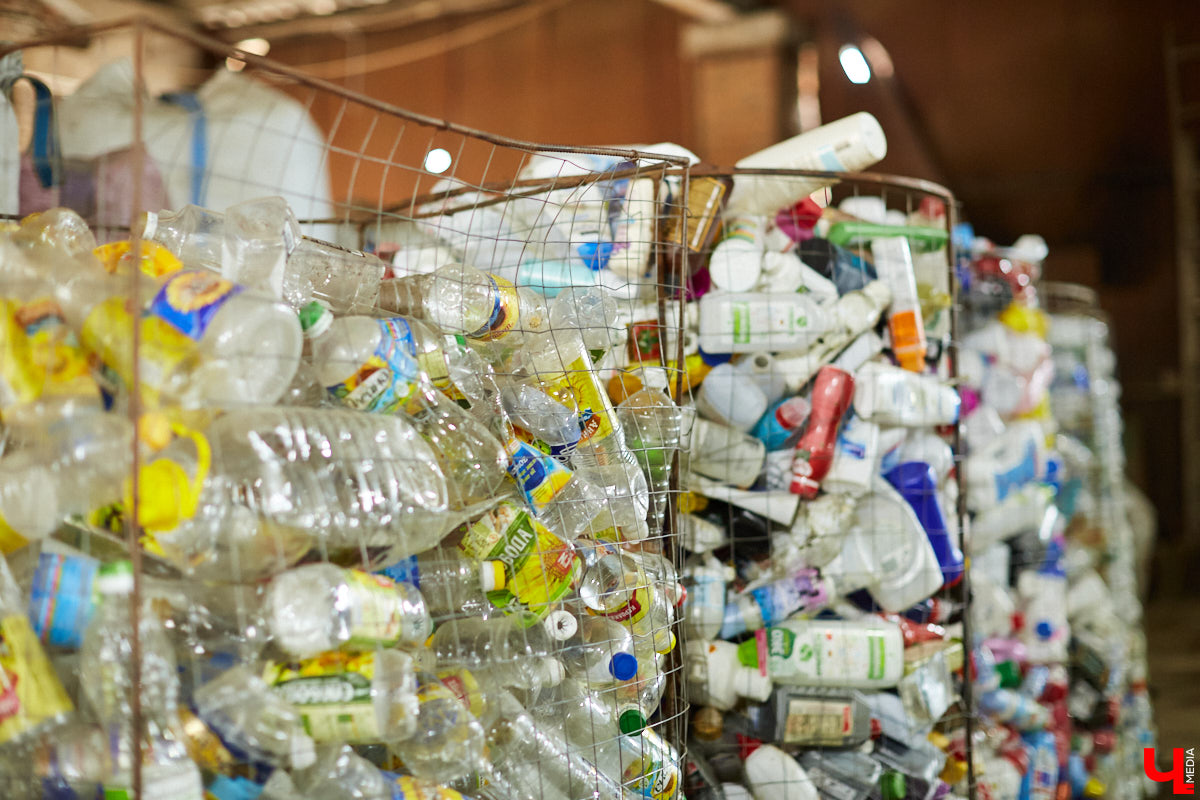 Как получается красивая мозаика из дробленого твердого пластика, зачем могут понадобиться 400-килограммовые кипы картона и что такое агломерат: «Ключ-Медиа» побывал на владимирской площадке, где мусор обретает вторую жизнь.