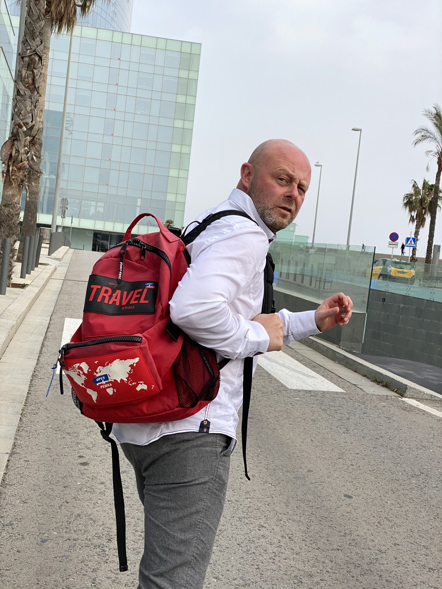 Владимирский фотограф Игорь Воробей давно «свой» в сфере туризма в Барселоне. Настолько, что когда популярная тревел-программа «Орел и Решка» решила снимать там один из выпусков юбилейного сезона со звездами первых величин, то они обратились за помощью именно к нему.