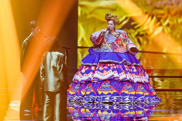 На дворе почти лето и самый разгар «Евровидения». Мы решили вдохновиться яркими образами Манижи и вместе со стилистом Александрой Креар поискать похожие наряды во владимирских магазинах.