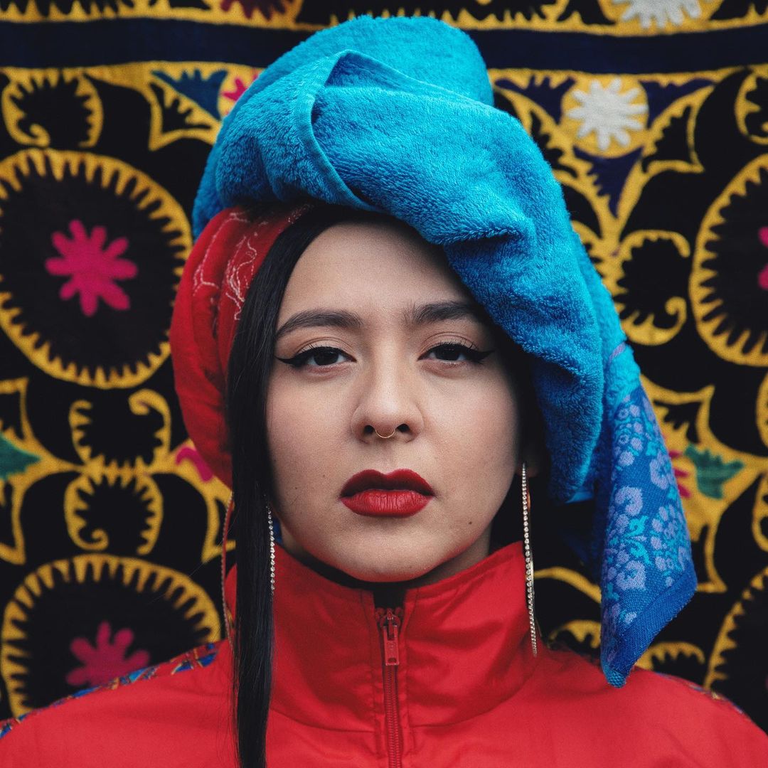 На дворе почти лето и самый разгар «Евровидения». Мы решили вдохновиться яркими образами Манижи и вместе со стилистом Александрой Креар поискать похожие наряды во владимирских магазинах.