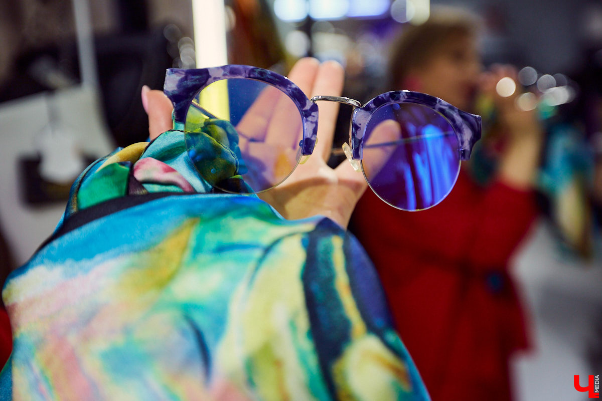 На дворе почти лето и самый разгар «Евровидения». Мы решили вдохновиться яркими образами Манижи и вместе со стилистом Александрой Креар поискать похожие наряды во владимирских магазинах.