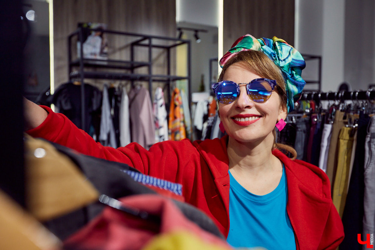 На дворе почти лето и самый разгар «Евровидения». Мы решили вдохновиться яркими образами Манижи и вместе со стилистом Александрой Креар поискать похожие наряды во владимирских магазинах.