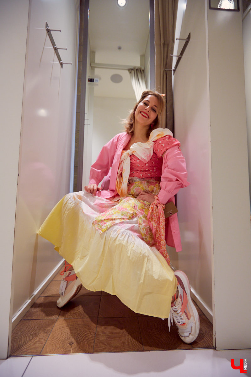 На дворе почти лето и самый разгар «Евровидения». Мы решили вдохновиться яркими образами Манижи и вместе со стилистом Александрой Креар поискать похожие наряды во владимирских магазинах.