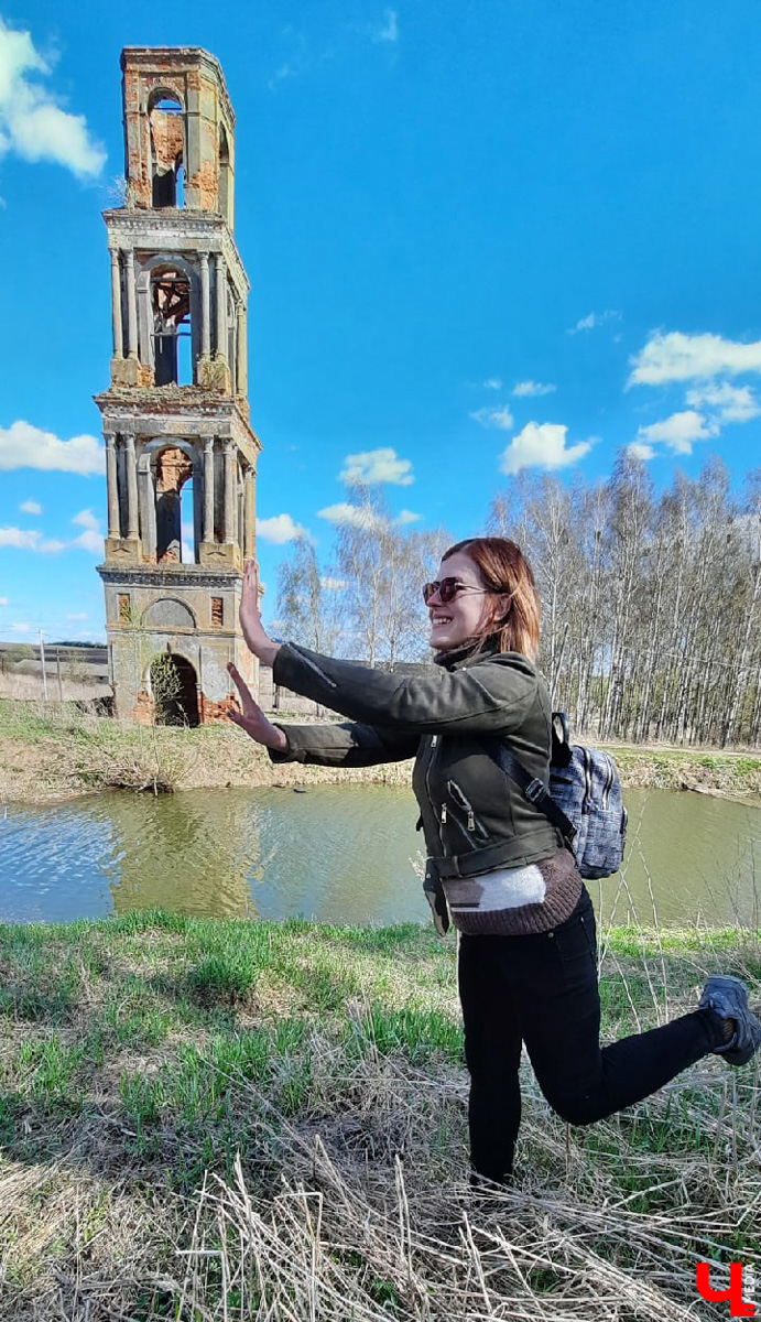 Чудом уцелевшие валы древнего города. А рядом с ними - удивительная заброшенная колокольня. Чем не повод совершить сталкерскую вылазку в Городище?