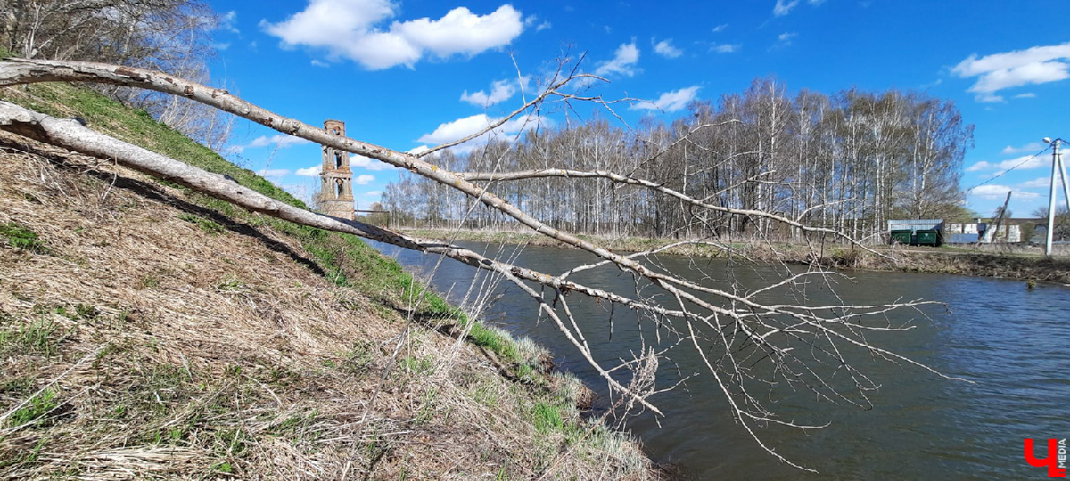 Чудом уцелевшие валы древнего города. А рядом с ними - удивительная заброшенная колокольня. Чем не повод совершить сталкерскую вылазку в Городище?