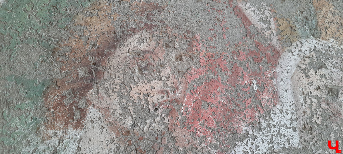 Чудом уцелевшие валы древнего города. А рядом с ними - удивительная заброшенная колокольня. Чем не повод совершить сталкерскую вылазку в Городище?