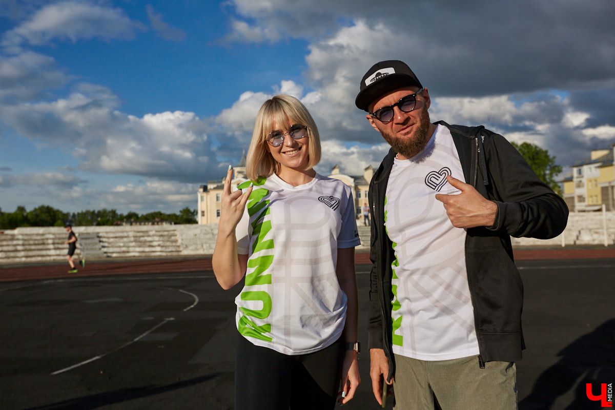 Фитнес-клуб «Атмосфера» задумал интересную коллаборацию: вместе с клубом «I Love Running» они проведут подготовку бегунов к Владимирскому полумарафону. Среди «подопытных» — Виктория Силантьева и Тимофей Копылов.