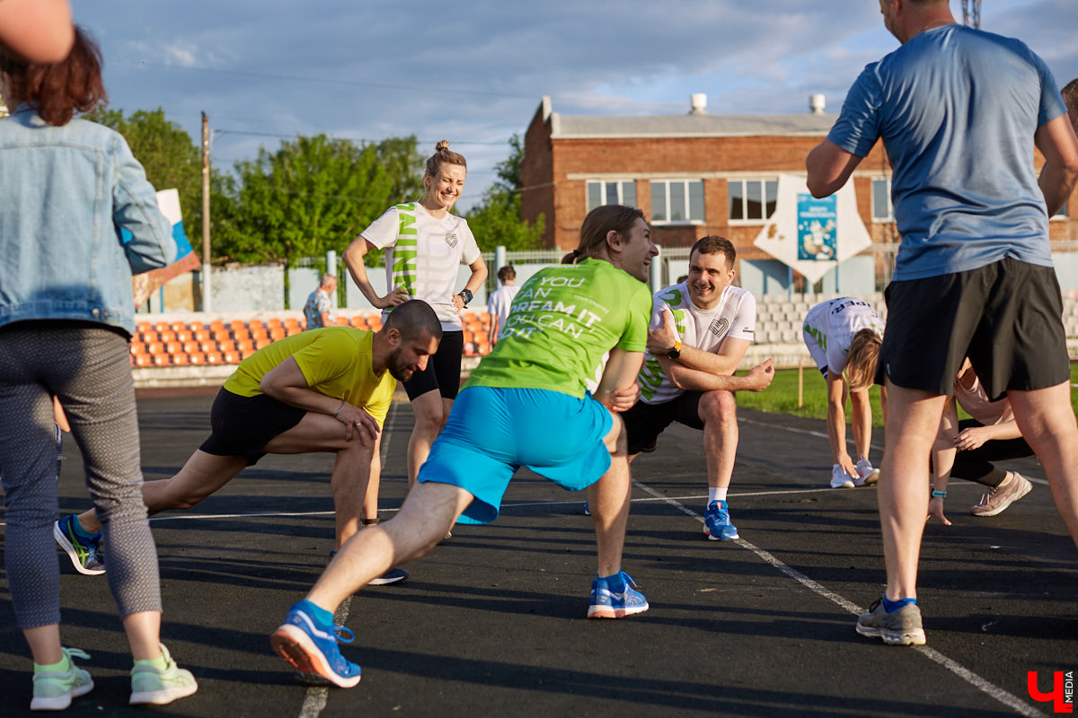 Фитнес-клуб «Атмосфера» задумал интересную коллаборацию: вместе с клубом «I Love Running» они проведут подготовку бегунов к Владимирскому полумарафону. Среди «подопытных» — Виктория Силантьева и Тимофей Копылов.