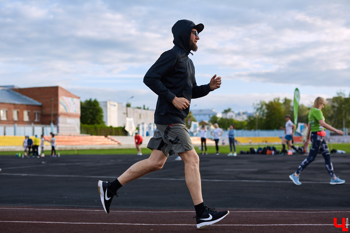 Фитнес-клуб «Атмосфера» задумал интересную коллаборацию: вместе с клубом «I Love Running» они проведут подготовку бегунов к Владимирскому полумарафону. Среди «подопытных» — Виктория Силантьева и Тимофей Копылов.