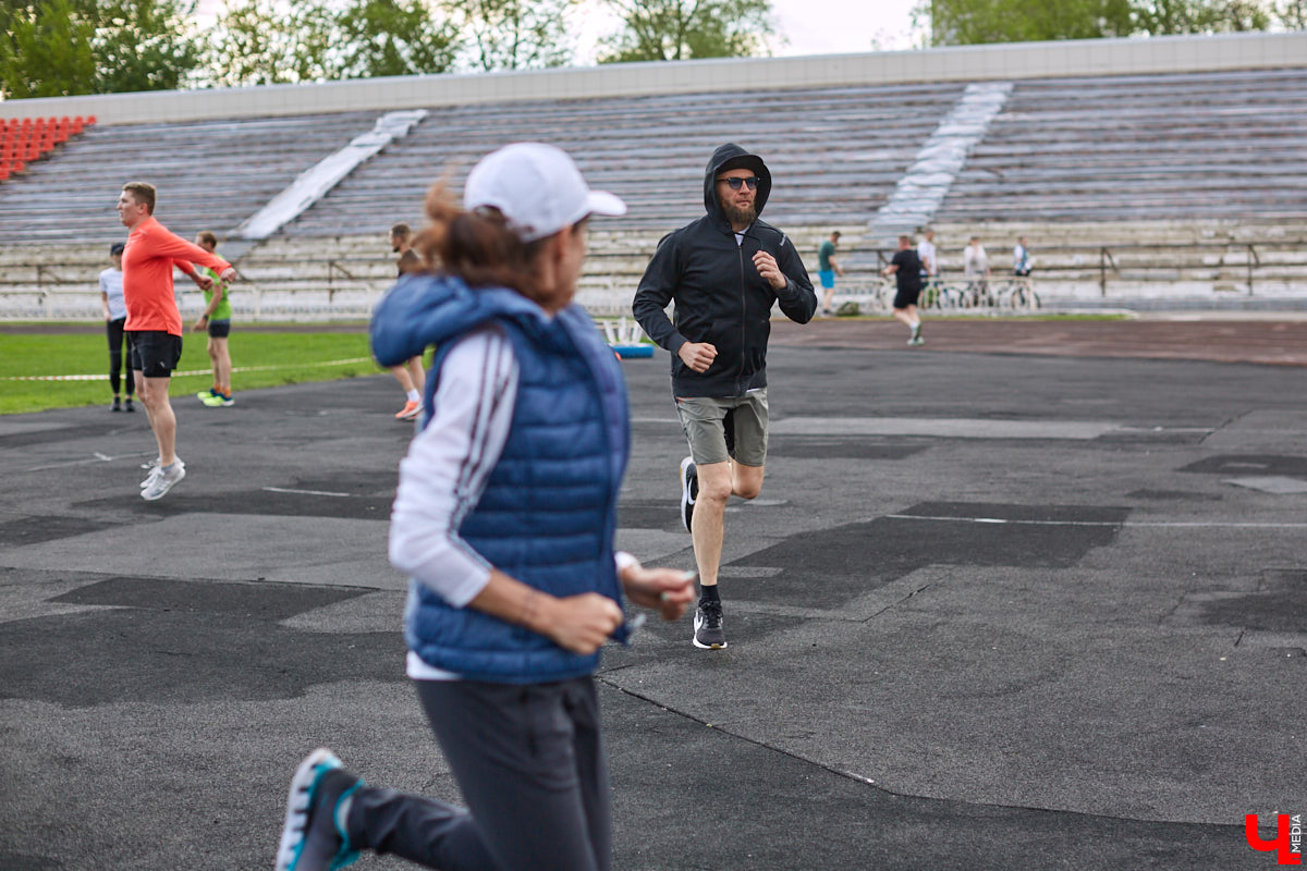 Фитнес-клуб «Атмосфера» задумал интересную коллаборацию: вместе с клубом «I Love Running» они проведут подготовку бегунов к Владимирскому полумарафону. Среди «подопытных» — Виктория Силантьева и Тимофей Копылов.