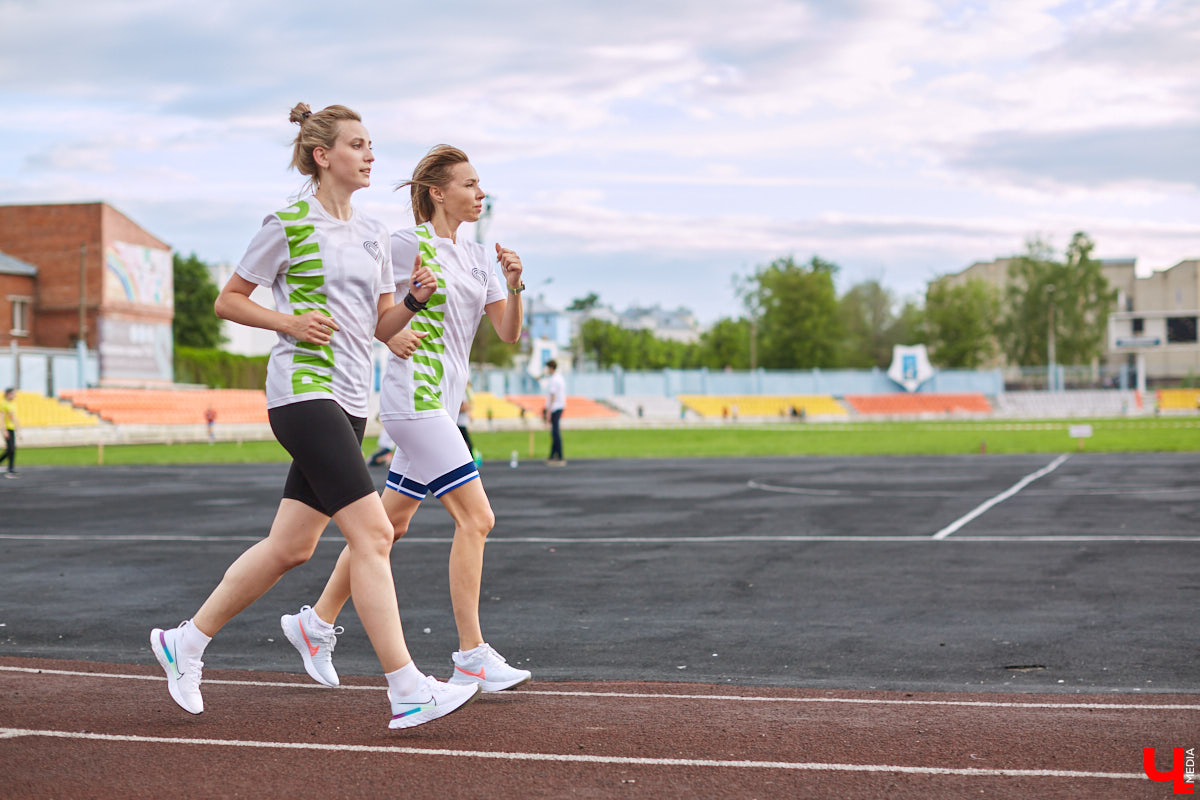 Фитнес-клуб «Атмосфера» задумал интересную коллаборацию: вместе с клубом «I Love Running» они проведут подготовку бегунов к Владимирскому полумарафону. Среди «подопытных» — Виктория Силантьева и Тимофей Копылов.