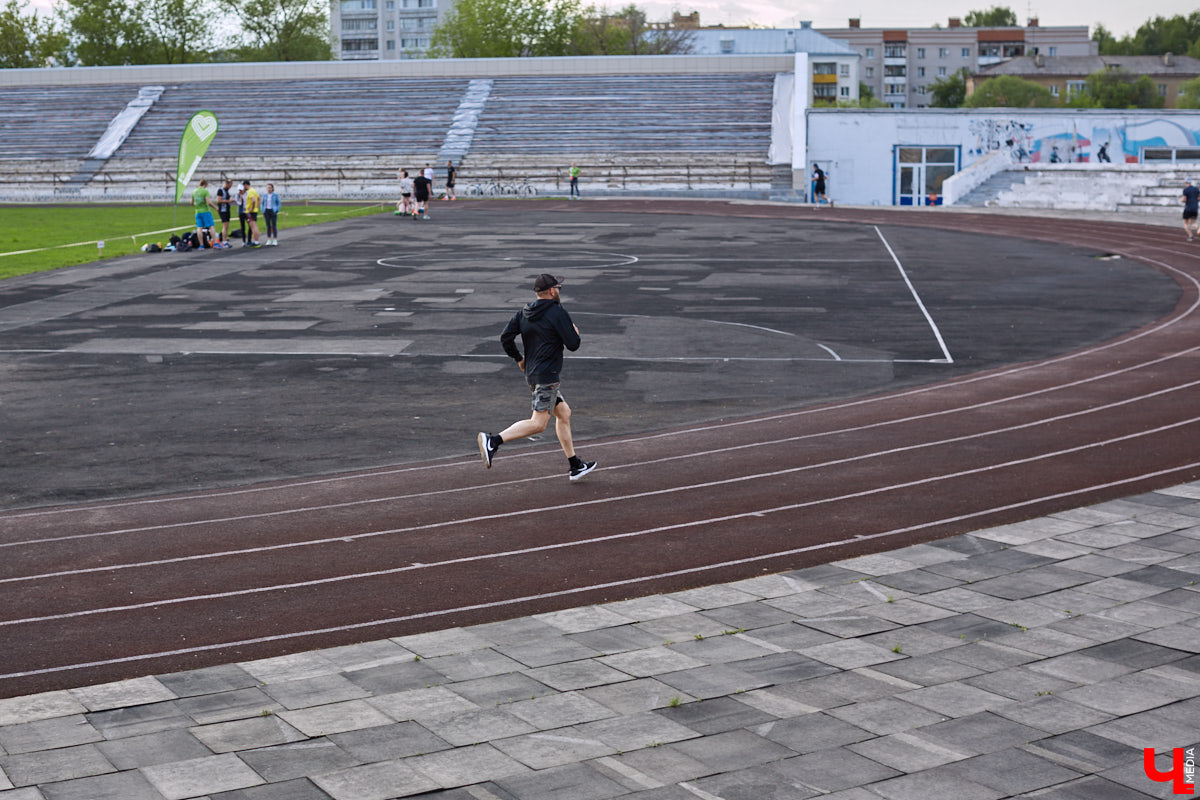 Фитнес-клуб «Атмосфера» задумал интересную коллаборацию: вместе с клубом «I Love Running» они проведут подготовку бегунов к Владимирскому полумарафону. Среди «подопытных» — Виктория Силантьева и Тимофей Копылов.