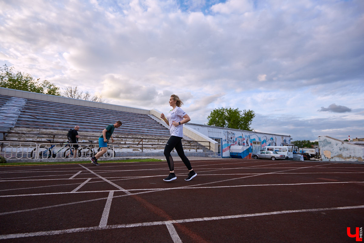 Фитнес-клуб «Атмосфера» задумал интересную коллаборацию: вместе с клубом «I Love Running» они проведут подготовку бегунов к Владимирскому полумарафону. Среди «подопытных» — Виктория Силантьева и Тимофей Копылов.