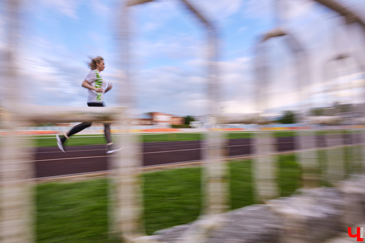 Фитнес-клуб «Атмосфера» задумал интересную коллаборацию: вместе с клубом «I Love Running» они проведут подготовку бегунов к Владимирскому полумарафону. Среди «подопытных» — Виктория Силантьева и Тимофей Копылов.