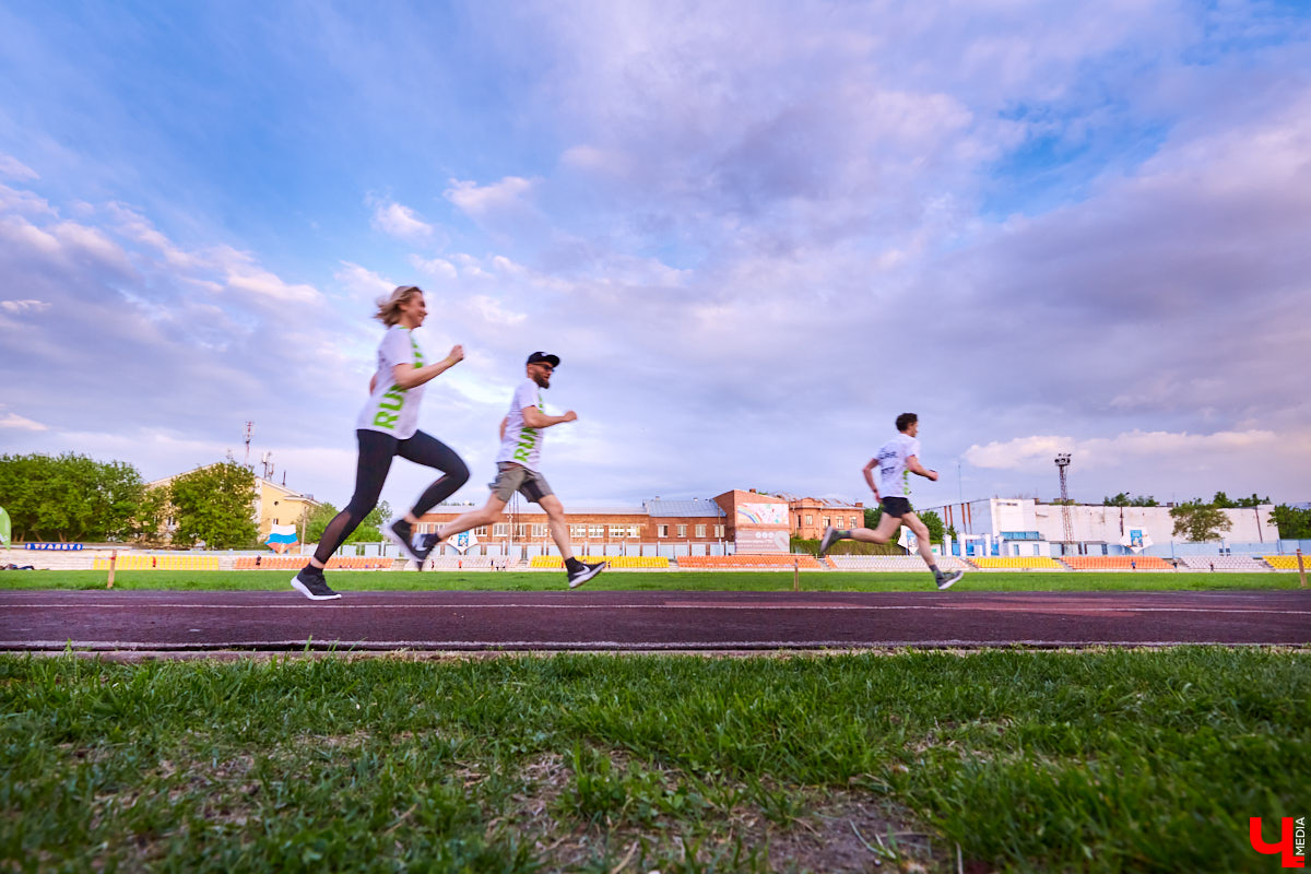Фитнес-клуб «Атмосфера» задумал интересную коллаборацию: вместе с клубом «I Love Running» они проведут подготовку бегунов к Владимирскому полумарафону. Среди «подопытных» — Виктория Силантьева и Тимофей Копылов.