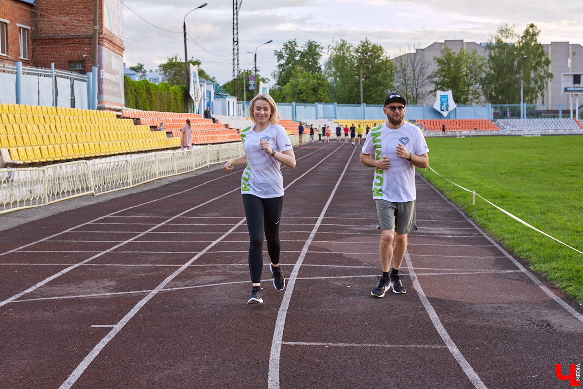 Фитнес-клуб «Атмосфера» задумал интересную коллаборацию: вместе с клубом «I Love Running» они проведут подготовку бегунов к Владимирскому полумарафону. Среди «подопытных» — Виктория Силантьева и Тимофей Копылов.