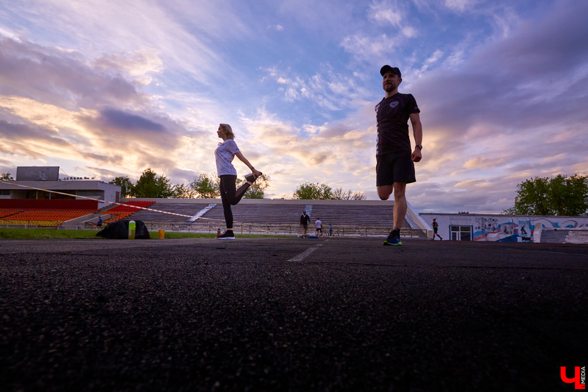 Фитнес-клуб «Атмосфера» задумал интересную коллаборацию: вместе с клубом «I Love Running» они проведут подготовку бегунов к Владимирскому полумарафону. Среди «подопытных» — Виктория Силантьева и Тимофей Копылов.