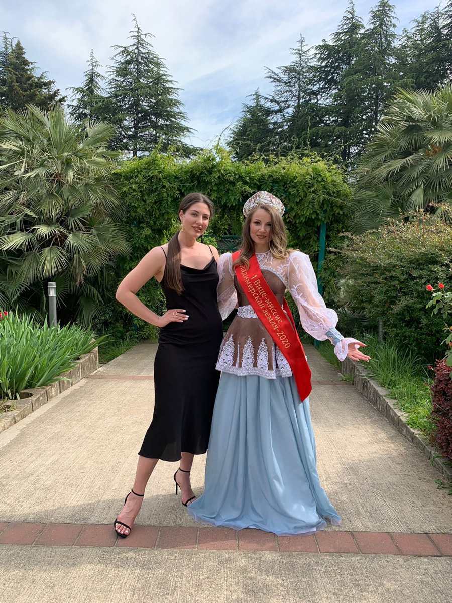 Юлия Плотникова вернулась домой с одним из главных титулов и роскошной короной победительницы и уже успела рассказать нам про свое участие в конкурсе.