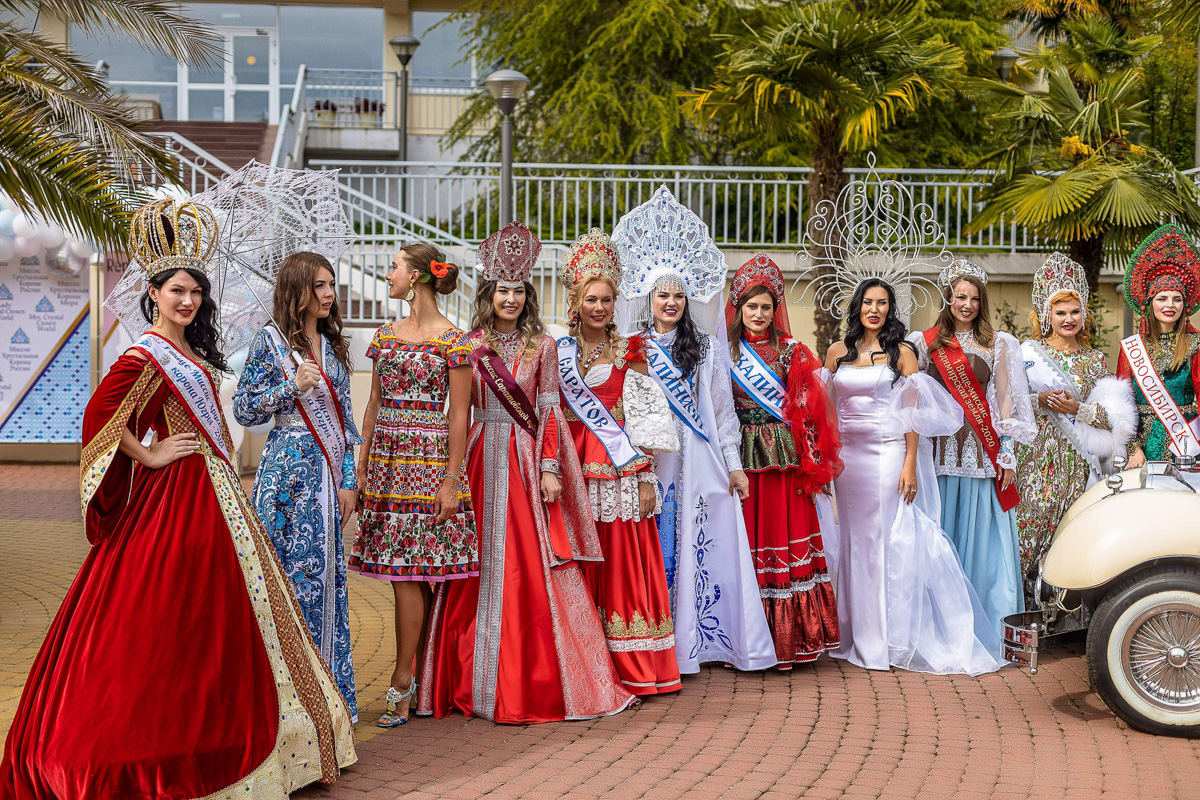 Юлия Плотникова вернулась домой с одним из главных титулов и роскошной короной победительницы и уже успела рассказать нам про свое участие в конкурсе.