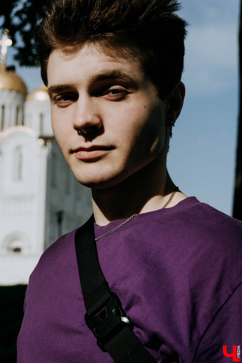 Кроме денег Ваня Бакалейский приносит со смен тонны развлекательного контента, которым наполняет TikTok, и проводит будни в режиме сторис-реалити. Сколько же он заработал за беспрерывные 1 237 часов работы? Читайте в итогах сумасшедшего эксперимента.