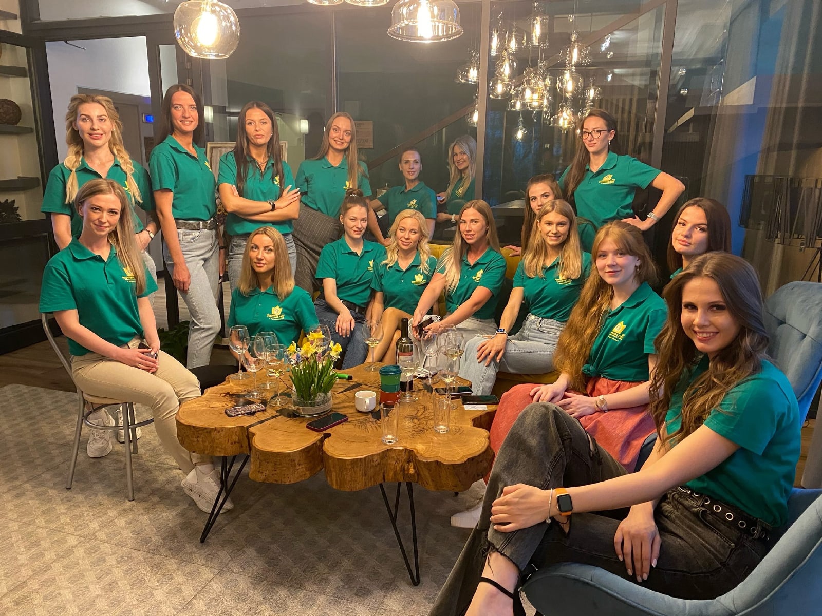 Надежде Пичуевой 35 лет, шестнадцать из которых она работает в местном филиале «Рослесозащиты» заместителем начальника информационно-аналитического отдела. Эта должность привела жительницу Владимира на конкурс красоты «Королева леса-2021».