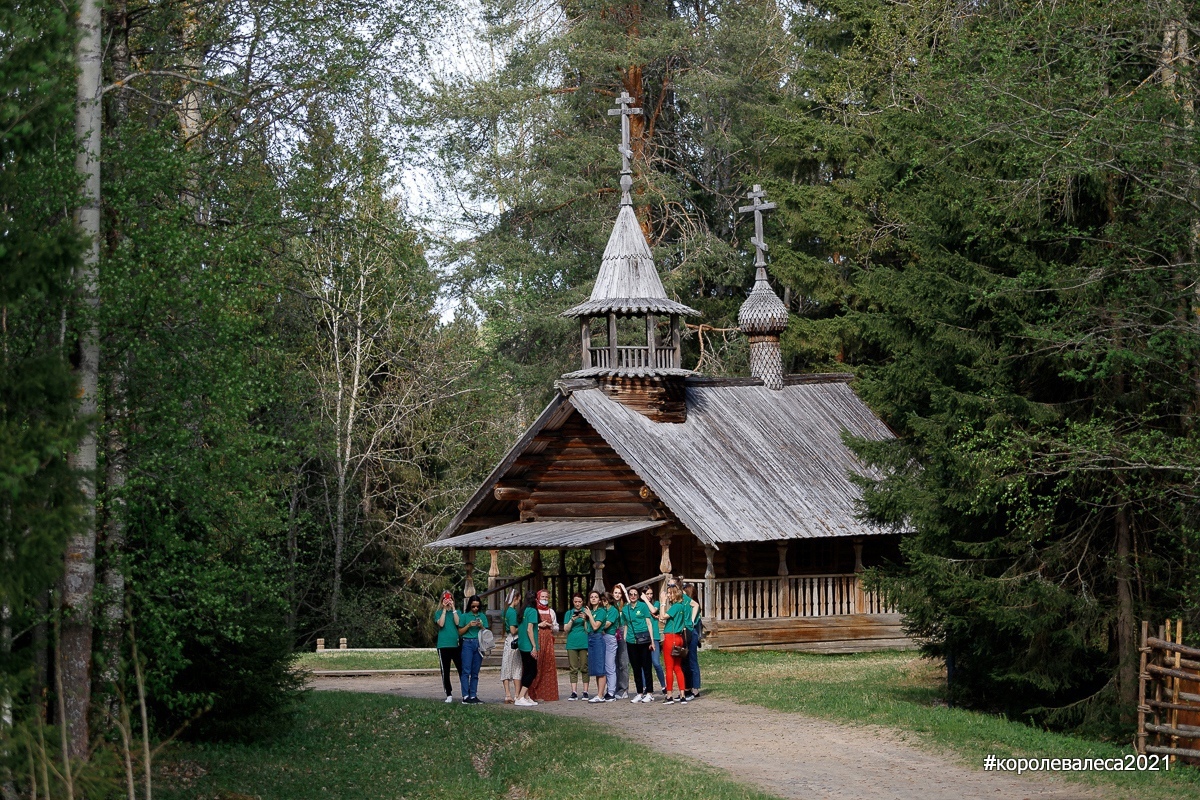 Надежде Пичуевой 35 лет, шестнадцать из которых она работает в местном филиале «Рослесозащиты» заместителем начальника информационно-аналитического отдела. Эта должность привела жительницу Владимира на конкурс красоты «Королева леса-2021».