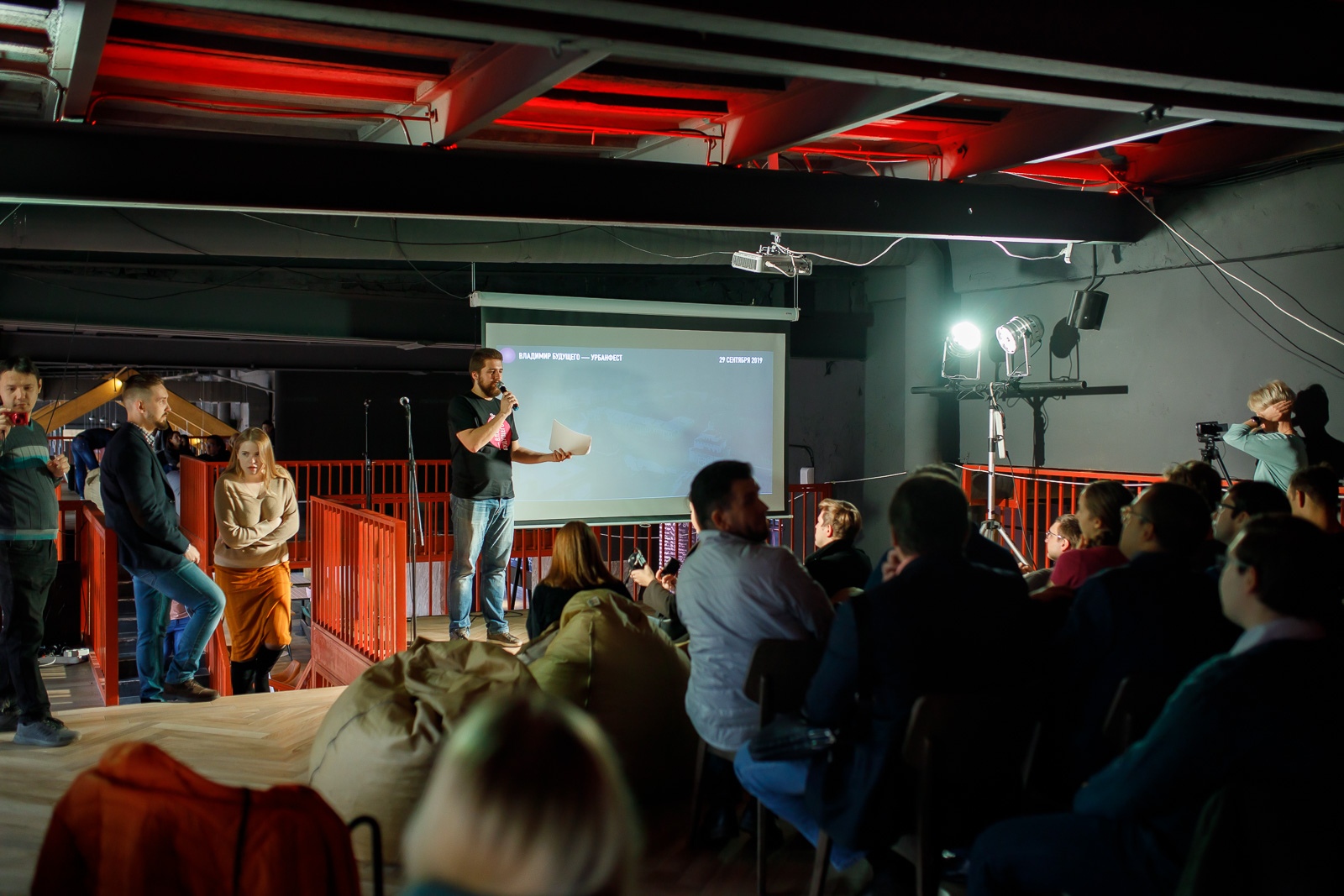 В прошлом году из-за пандемии владимирский урбанфестиваль «Владимир будущего» не состоялся. Теперь идеологи проекта возвращаются в организацию мероприятия с новыми знаниями, планируя масштабный сентябрьский фест совместно с горожанами.