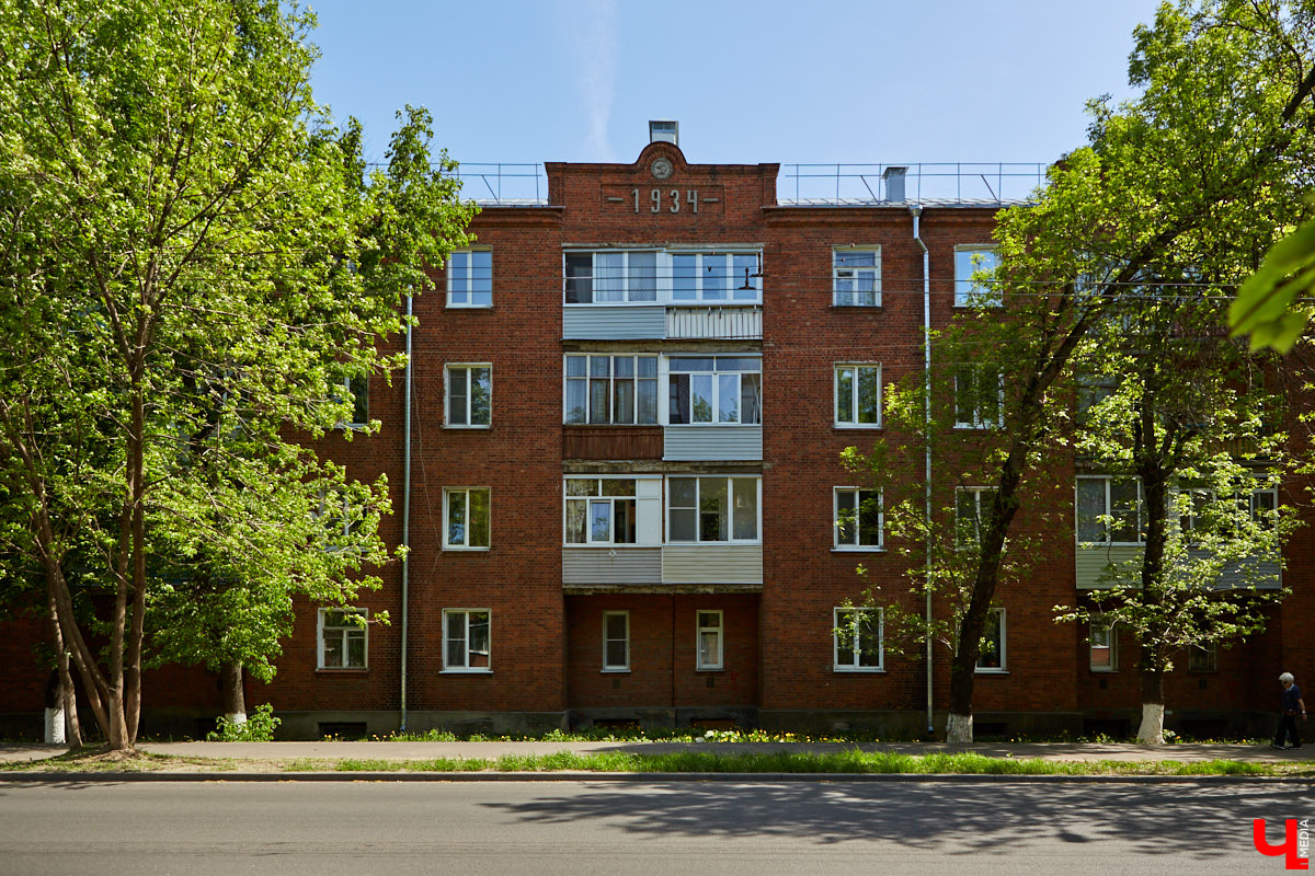 Особый подход к освещению, много стекла и геометрии: о конструктивизме как о стиле, формирующем систему нового быта, рассказала член Союза архитекторов России Людмила Басманова. А «Ключ-Медиа» собрал топ-7 местных зданий-примеров.