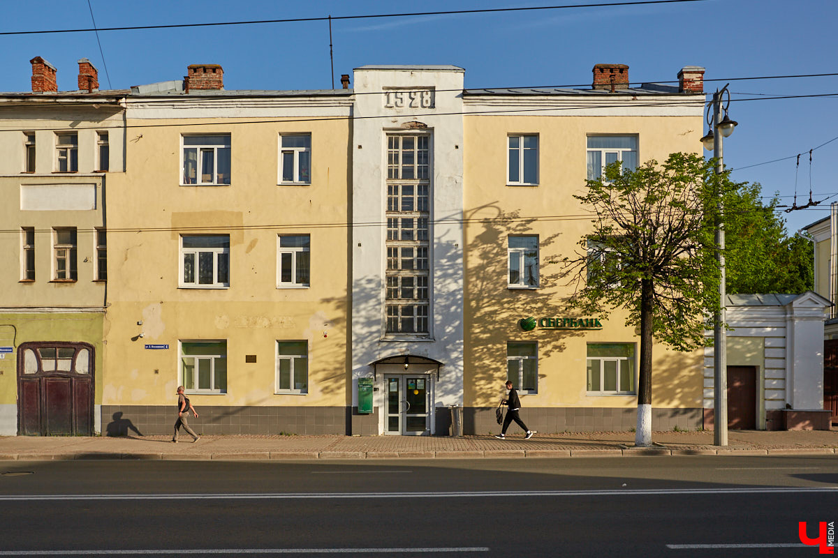 Особый подход к освещению, много стекла и геометрии: о конструктивизме как о стиле, формирующем систему нового быта, рассказала член Союза архитекторов России Людмила Басманова. А «Ключ-Медиа» собрал топ-7 местных зданий-примеров.