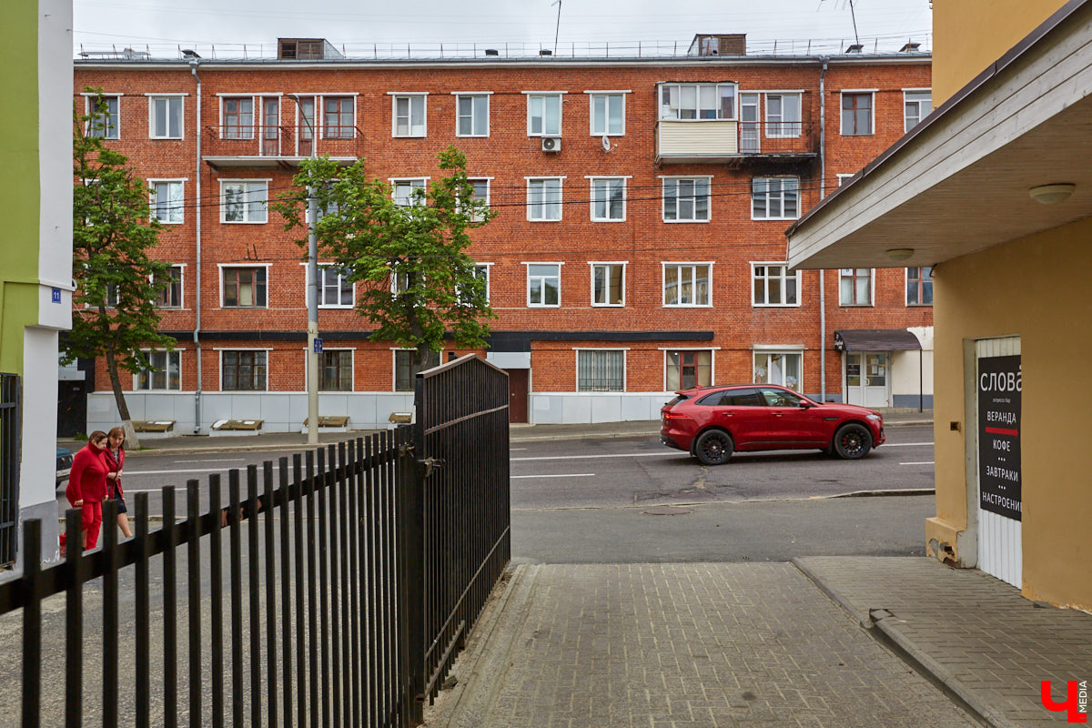 Особый подход к освещению, много стекла и геометрии: о конструктивизме как о стиле, формирующем систему нового быта, рассказала член Союза архитекторов России Людмила Басманова. А «Ключ-Медиа» собрал топ-7 местных зданий-примеров.