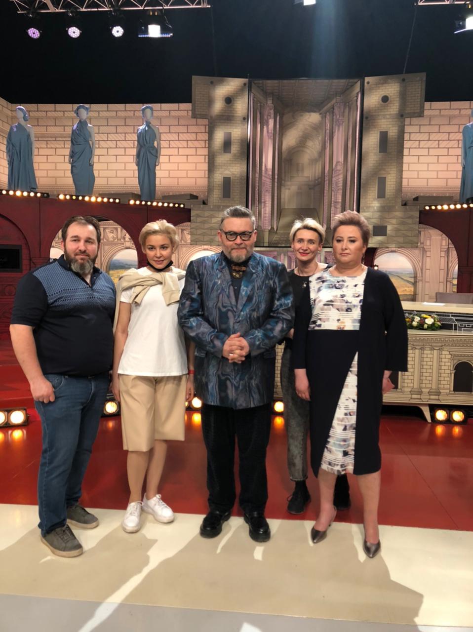 Какие связи помогут попасть в команду стилистов «Модного приговора»? На этот и другие вопросы подробно отвечает парикмахер Магир Джафаров.