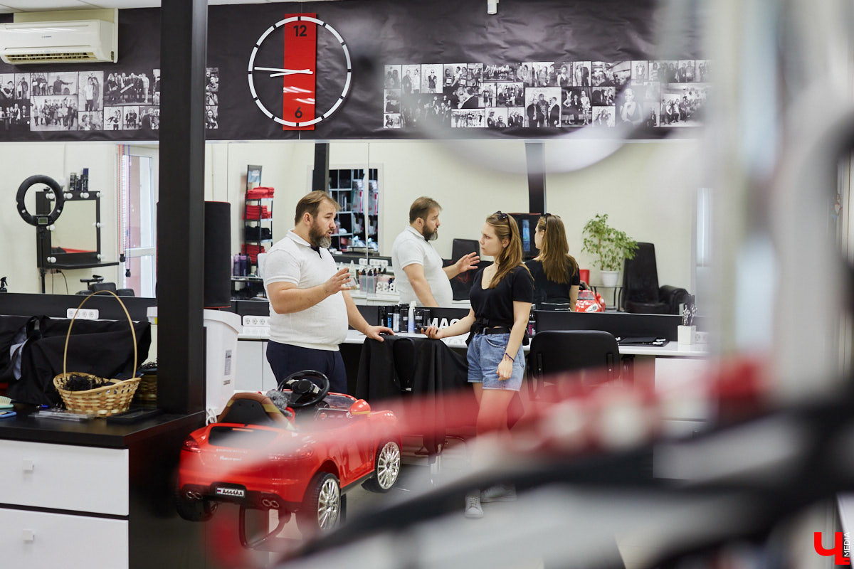 Какие связи помогут попасть в команду стилистов «Модного приговора»? На этот и другие вопросы подробно отвечает парикмахер Магир Джафаров.