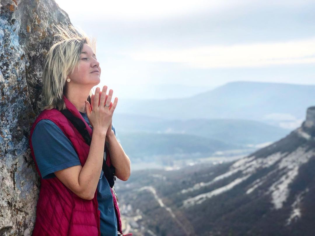 После финала «Евровидения» продюсер Евгения Беляк поделилась своими теплыми воспоминаниями о знакомстве с Манижей и порадовалась за нее, ведь певица когда-то учила жительницу Владимира музыке, заряжая чистой энергией.