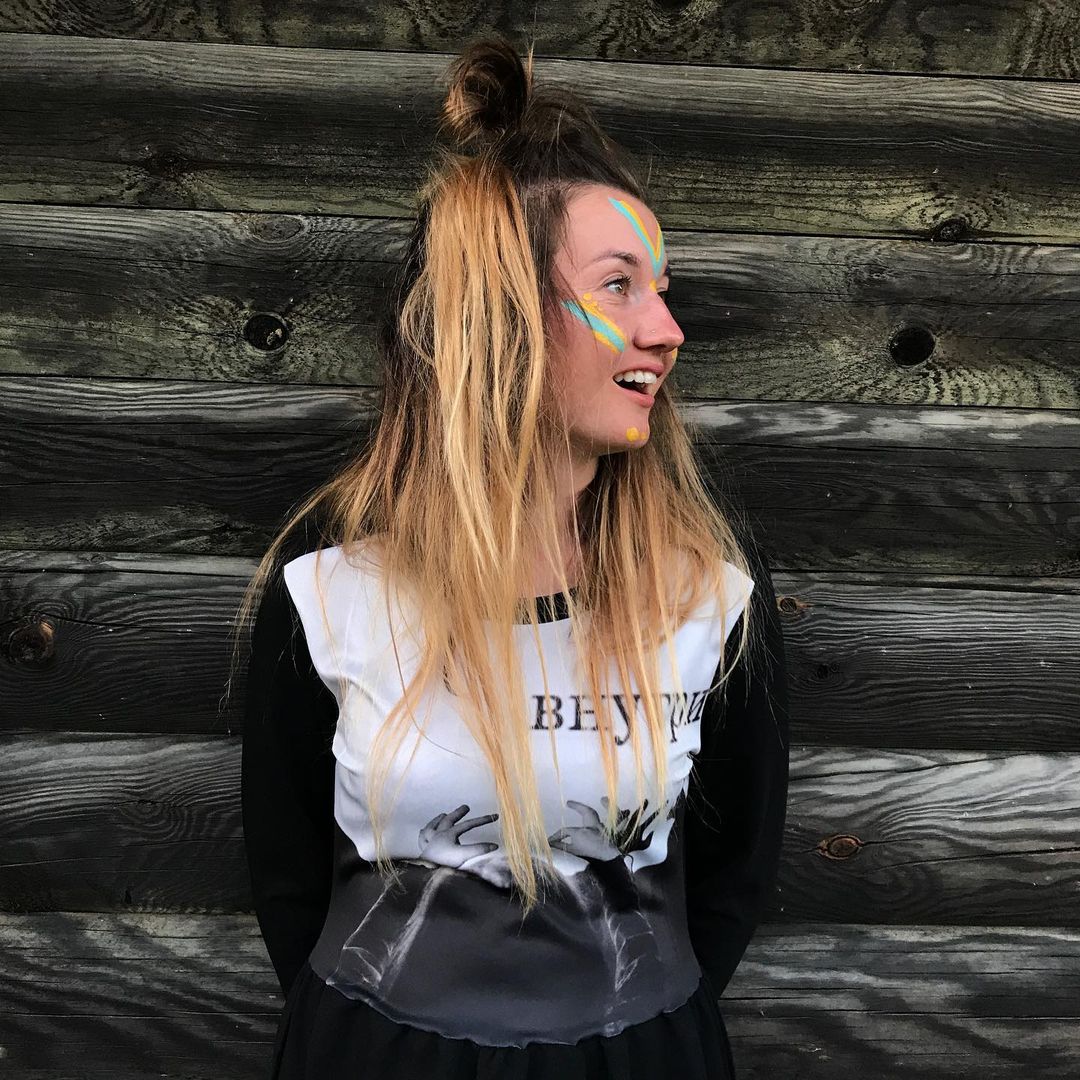 После финала «Евровидения» продюсер Евгения Беляк поделилась своими теплыми воспоминаниями о знакомстве с Манижей и порадовалась за нее, ведь певица когда-то учила жительницу Владимира музыке, заряжая чистой энергией.