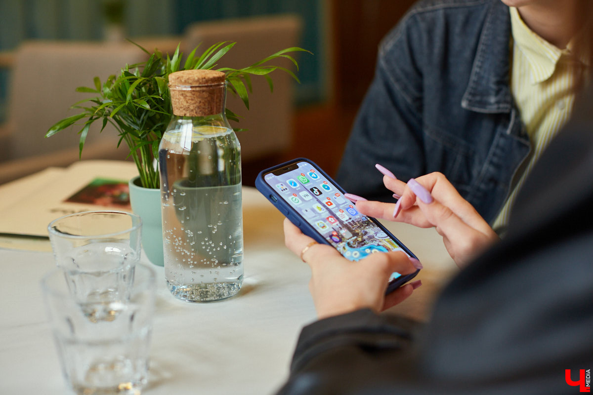 Погружение на глубину, самостоятельная сортировка приложений в папки и автоматическая коррекция фото: что еще умеет Apple iPhone 12 Pro? Своим мнением делится «яблочный» пользователь, блогер Соня Анисимова.