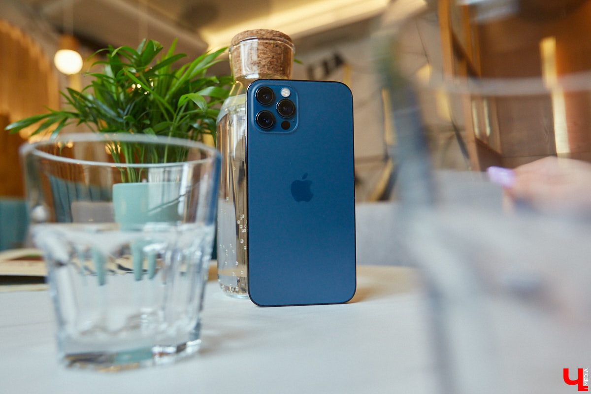 Погружение на глубину, самостоятельная сортировка приложений в папки и автоматическая коррекция фото: что еще умеет Apple iPhone 12 Pro? Своим мнением делится «яблочный» пользователь, блогер Соня Анисимова.