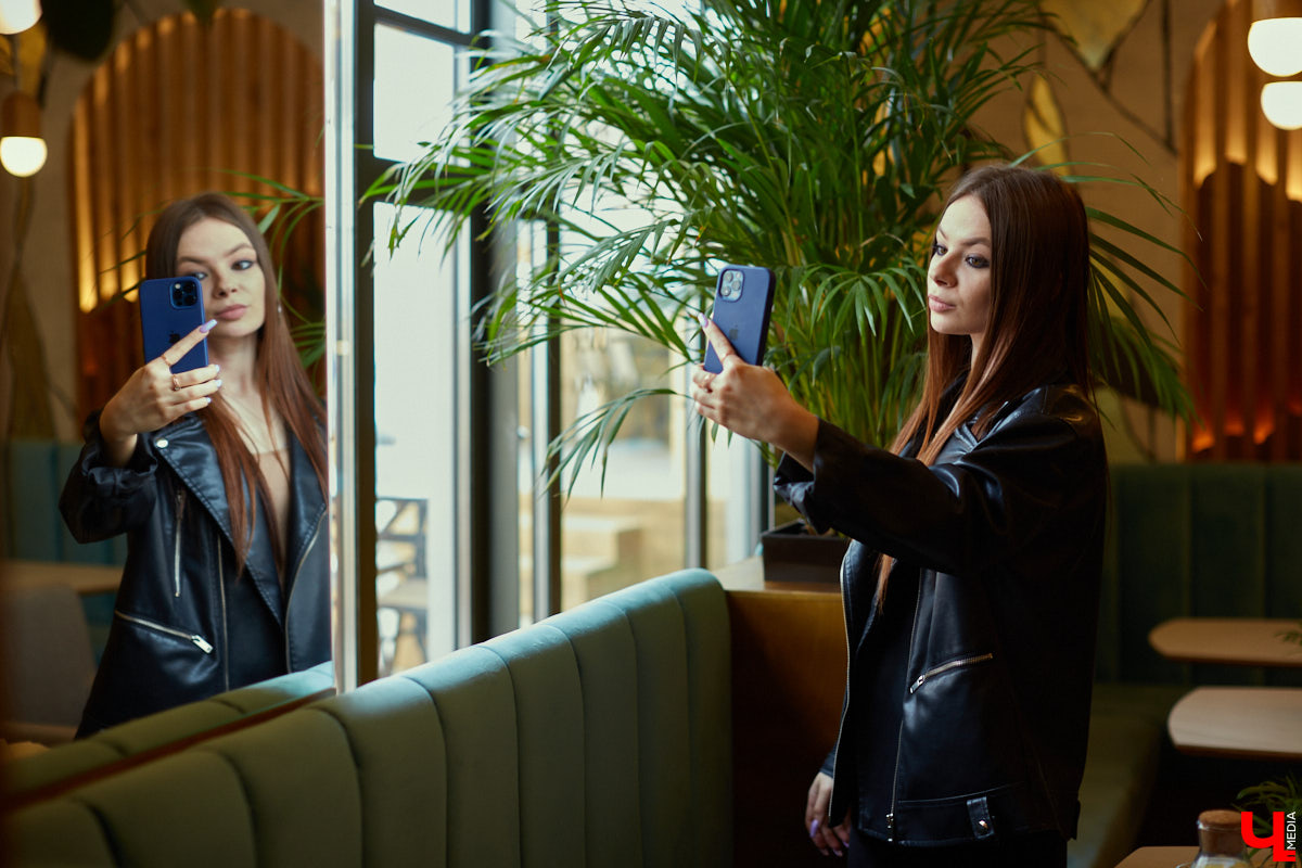 Погружение на глубину, самостоятельная сортировка приложений в папки и автоматическая коррекция фото: что еще умеет Apple iPhone 12 Pro? Своим мнением делится «яблочный» пользователь, блогер Соня Анисимова.