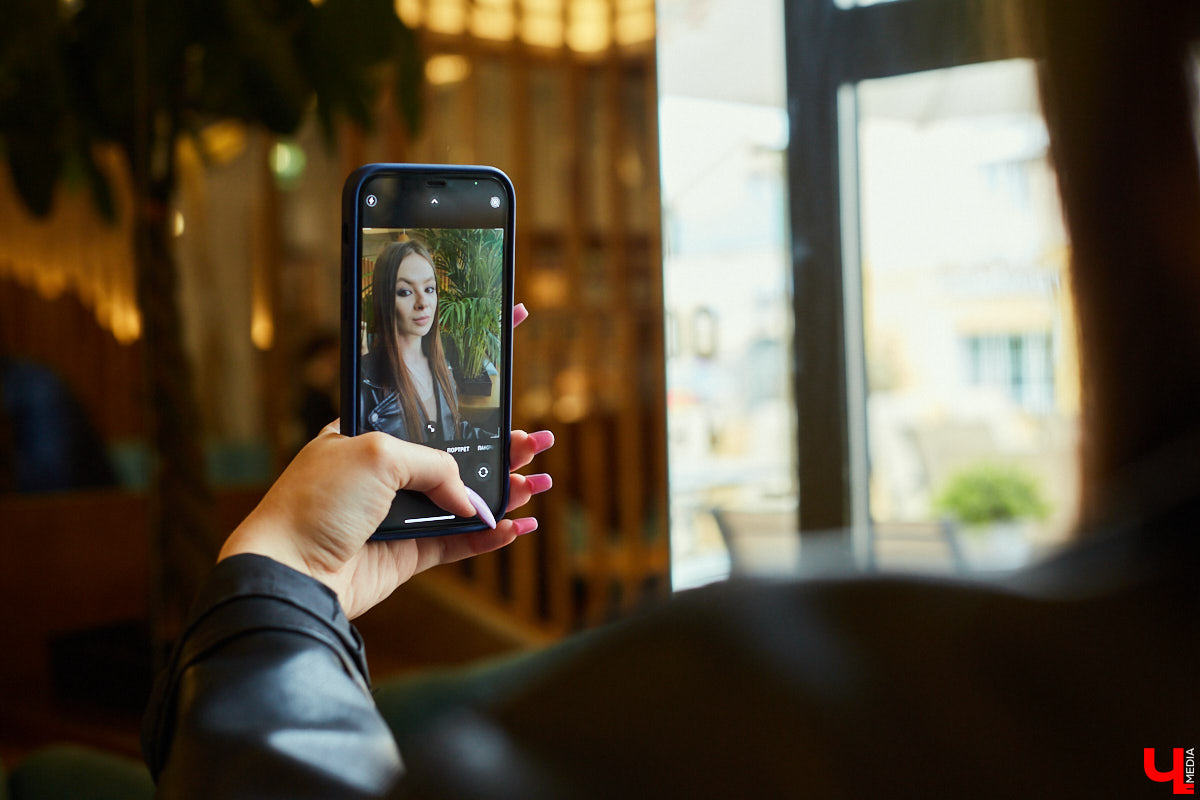 Погружение на глубину, самостоятельная сортировка приложений в папки и автоматическая коррекция фото: что еще умеет Apple iPhone 12 Pro? Своим мнением делится «яблочный» пользователь, блогер Соня Анисимова.