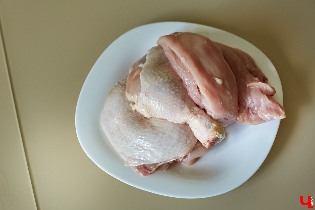 Девушки просят парней-кулинаров жарить «диетическую грудку», чтобы не поправиться после вылазки на пикник, но… Все это самообман. Обсуждаем с Ариной Блохиной, поваром и нутрициологом в одном лице, как правильно готовить шашлык и почему «ароматный дымок» нам совсем не нужен.